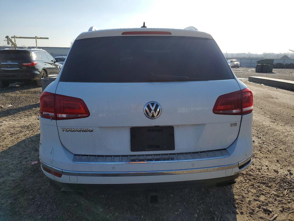 Photo 6 from auction – 2017 VOLKSWAGEN TOUAREG with VIN WVGRF7BPXHD004534