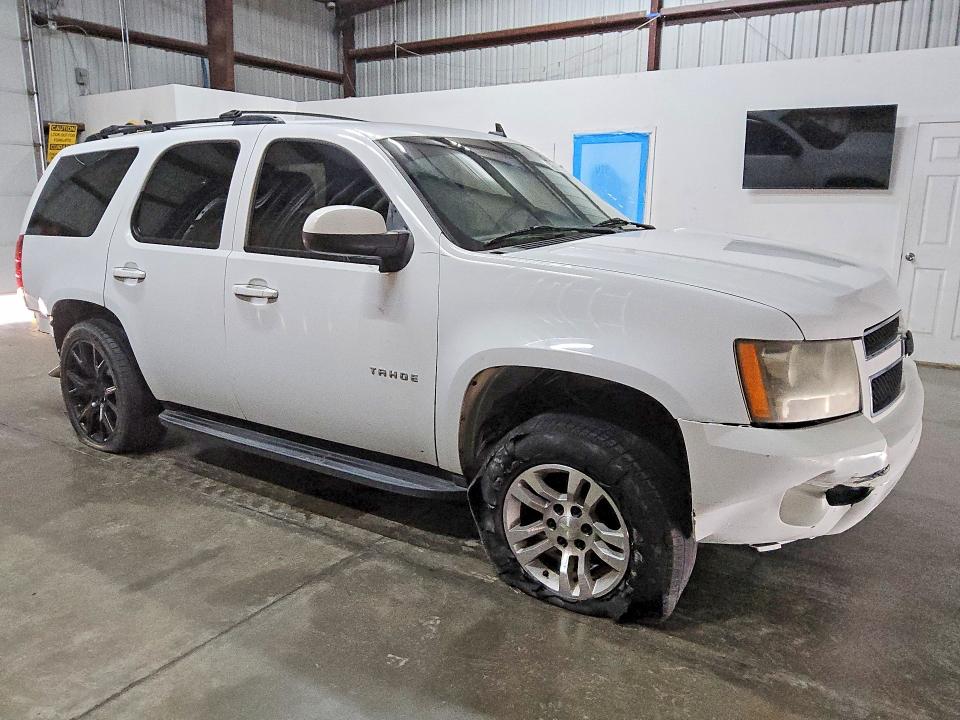 Photo 4 from auction – 2011 CHEVROLET TAHOE with VIN 1GNSCAE0XBR158429