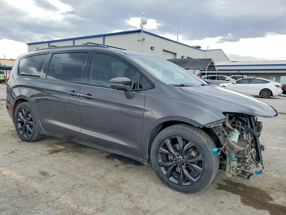 Photo 4 from auction – 2018 CHRYSLER PACIFICA with VIN 2C4RC1GG0JR259893