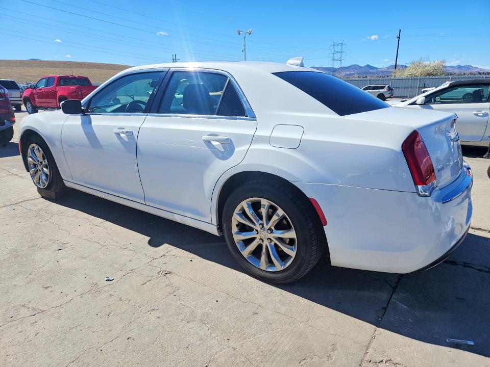 Photo 2 from auction – 2016 CHRYSLER 300 with VIN 2C3CCARG3GH270506