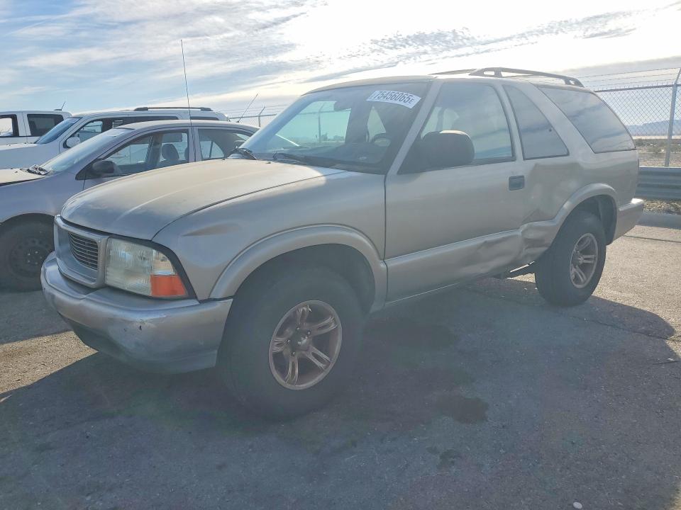 GMC JIMMY 2000 with VIN 1GKCS18W6YK221564 - Photo from auction