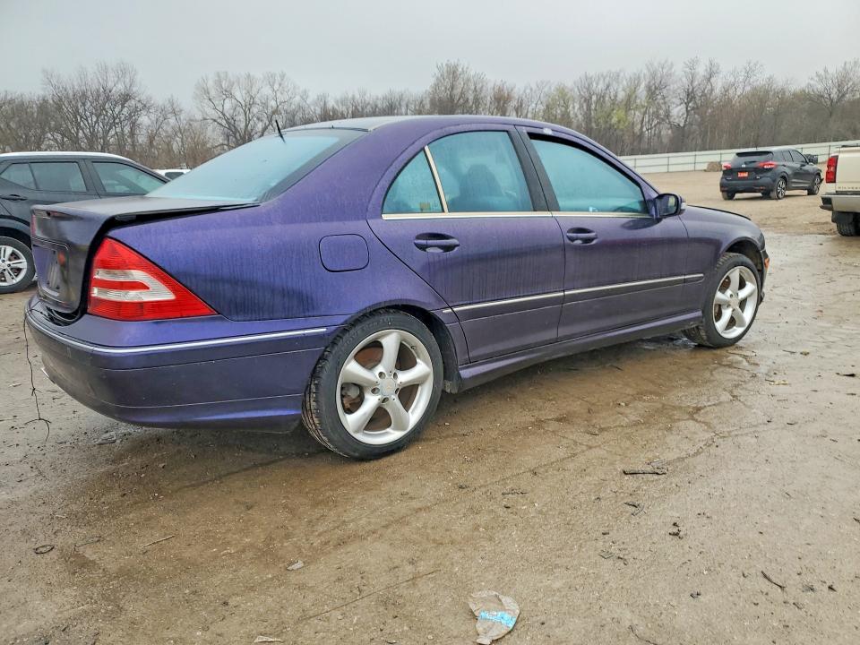 Photo 3 from auction – 2005 MERCEDES-BENZ C with VIN WDBRF40J05F643327