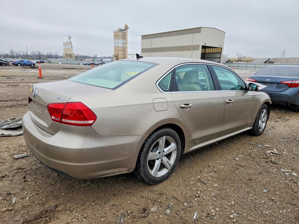 Photo 3 from auction – 2015 VOLKSWAGEN PASSAT with VIN 1VWBV7A35FC049453