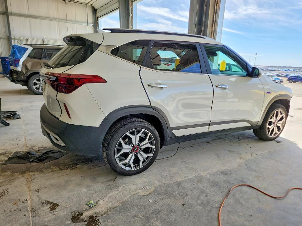 Photo 3 from auction – 2023 KIA SELTOS with VIN KNDETCA26P7358123
