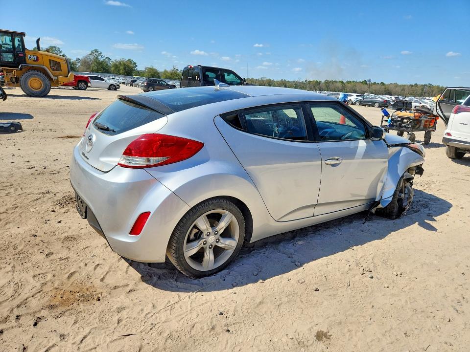 Photo 3 from auction – 2013 HYUNDAI VELOSTER with VIN KMHTC6AD4DU167934
