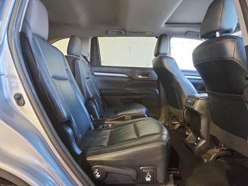 Photo 11 from auction – 2016 TOYOTA HIGHLANDER with VIN 5TDJKRFH8GS255759