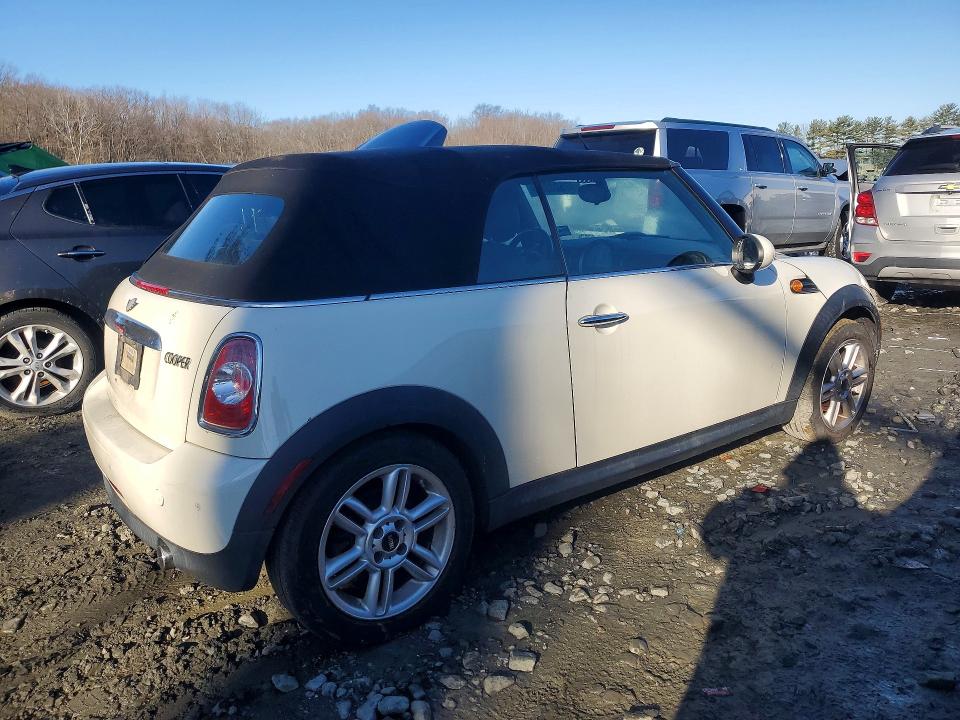Photo 3 from auction – 2011 MINI COOPER with VIN WMWZN3C52BT133195