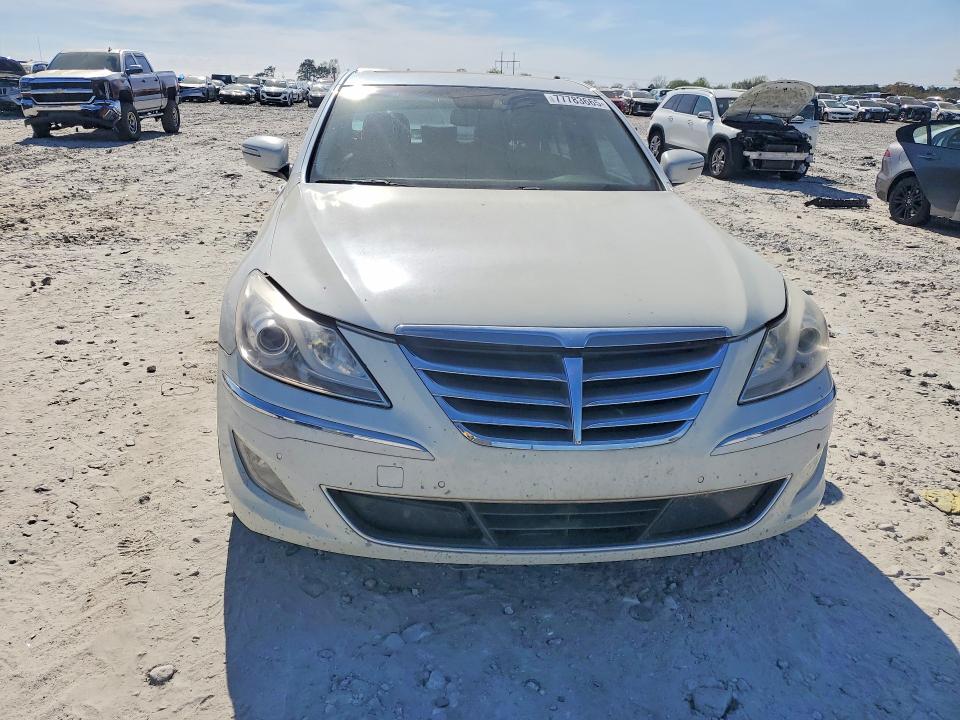 Photo 5 from auction – 2012 HYUNDAI GENESIS with VIN KMHGC4DF2CU205288