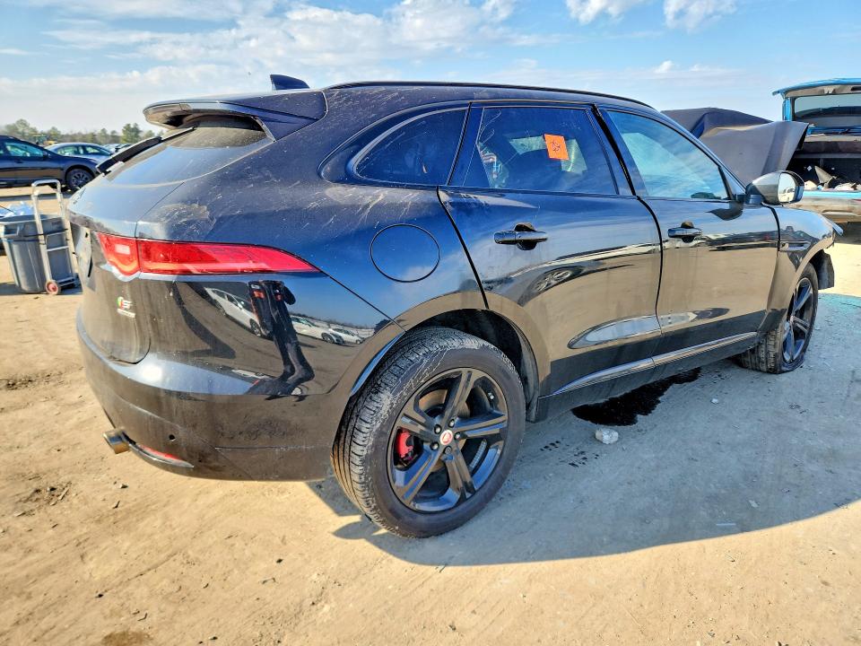 Photo 3 from auction – 2017 JAGUAR F-PACE with VIN SADCM2BV8HA899772