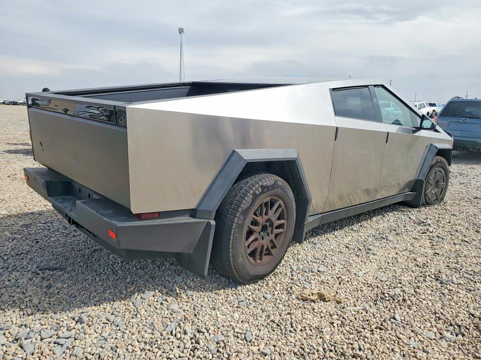 Photo 3 from auction – 2025 TESLA CYBERTRUCK with VIN 7G2CEHED4SA059317