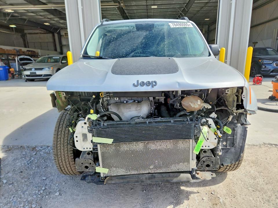 Photo 5 from auction – 2017 JEEP RENEGADE with VIN ZACCJBCB0HPF94761