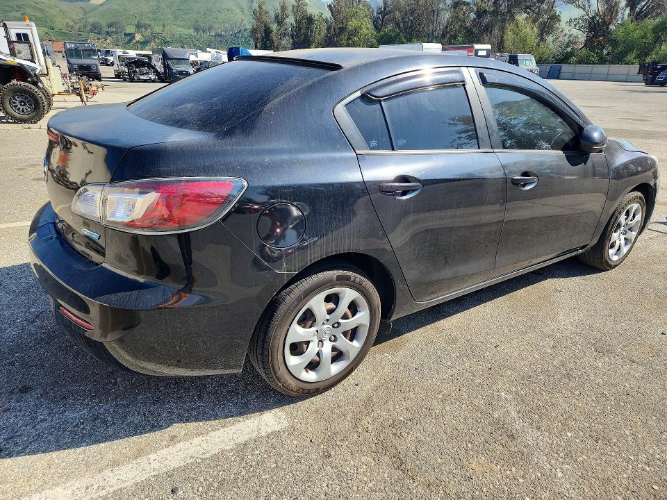 Photo 3 from auction – 2013 MAZDA 3 with VIN JM1BL1UP1D1827907