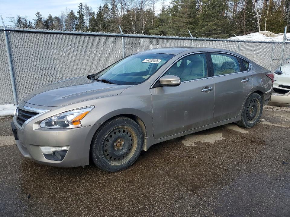 NISSAN ALTIMA 2015 مع رقم تعريف المركبة 1N4AL3AP1FN392013 - صورة من المزاد