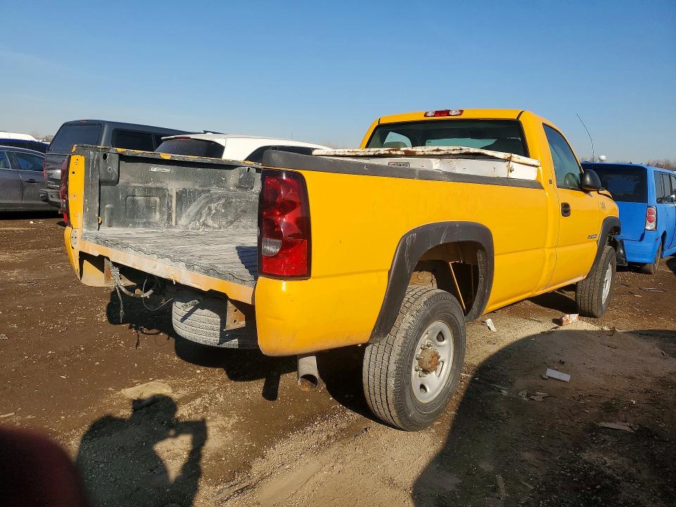 Photo 3 from auction – 2005 CHEV SILVERADO with VIN 1GCHC24U45E174344