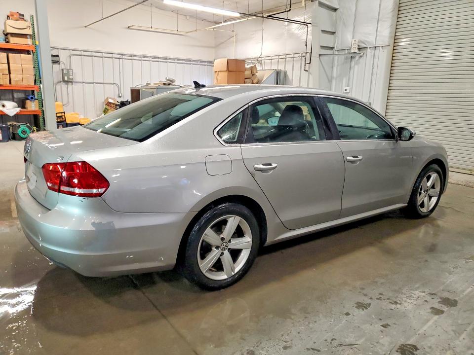 Photo 3 from auction – 2012 VOLKSWAGEN PASSAT with VIN 1VWBH7A30CC100019