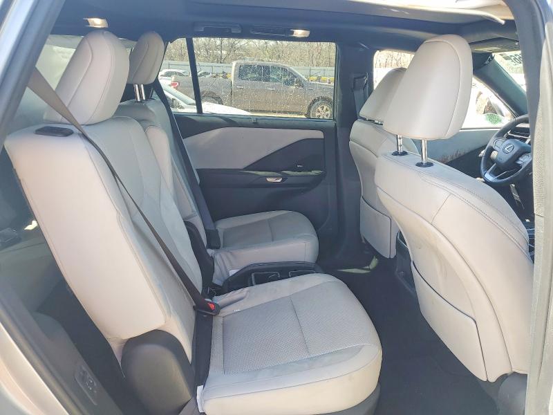Фото 11 с аукциона – 2024 LEXUS TX 350 с VIN 5TDAAAA60RS000343