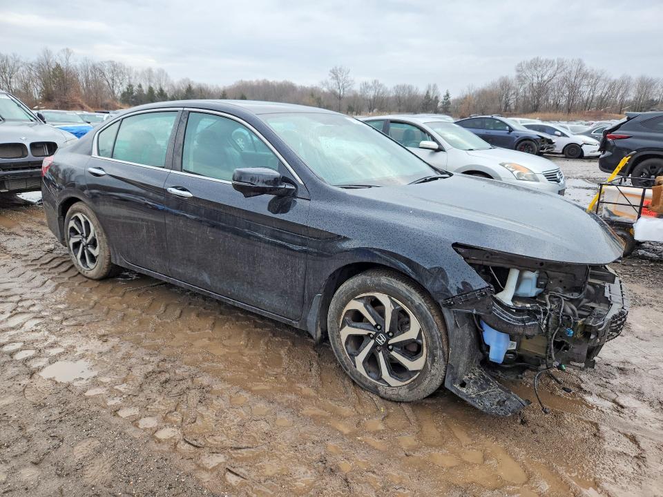 Photo 4 from auction – 2017 HONDA ACCORD with VIN 1HGCR2F81HA140593