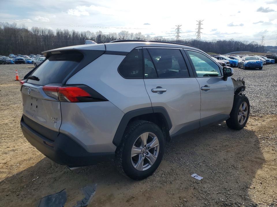 Photo 3 from auction – 2022 TOYOTA RAV4 with VIN 2T3P1RFV4NW277854