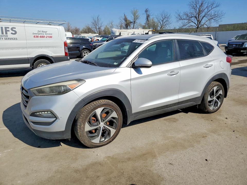 HYUNDAI TUCSON 2016 z numerem VIN KM8J3CA27GU057372 - Zdjęcie z aukcji