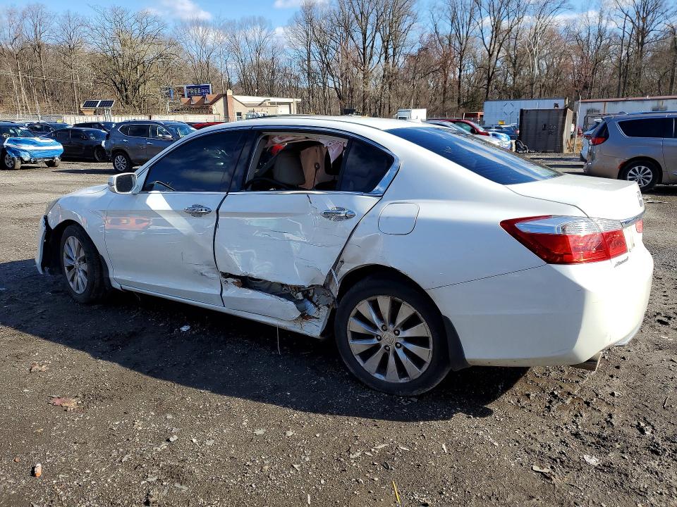 Photo 2 from auction – 2015 HONDA ACCORD with VIN 1HGCR3F81FA004886