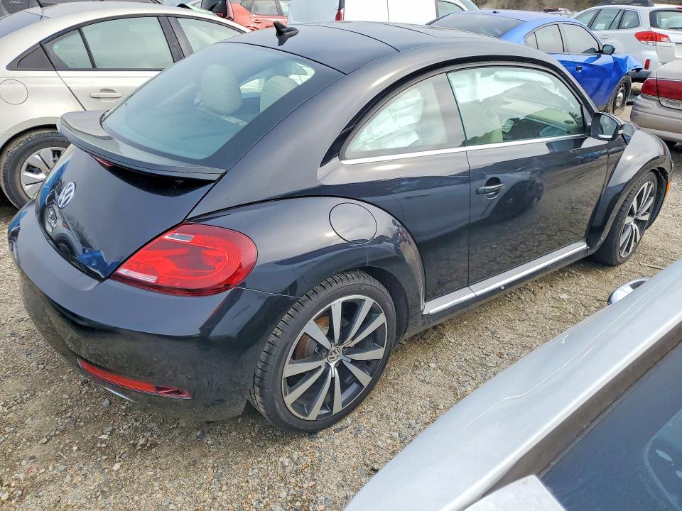 Photo 3 from auction – 2018 VOLKSWAGEN BEETLE with VIN 3VWJD7AT3JM726683