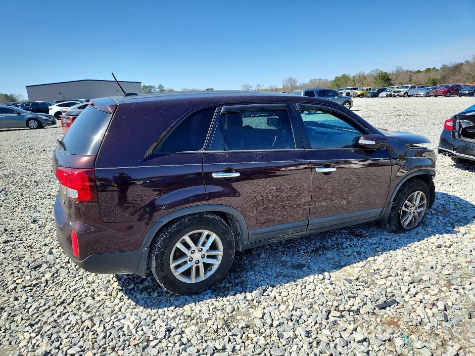 Photo 3 from auction – 2014 KIA SORENTO with VIN 5XYKT3A60EG482281