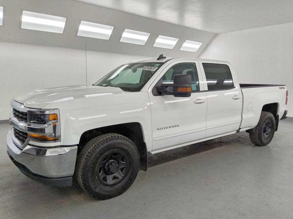 CHEVROLET SILVERADO 2018 with VIN 3GCUKRECXJG395501 - Photo from auction