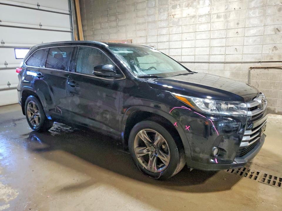 Photo 4 from auction – 2018 TOYOTA HIGHLANDER with VIN 5TDDZRFHXJS883242