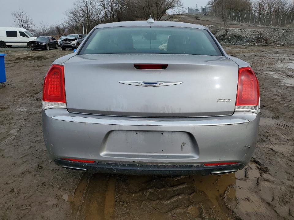 Photo 6 from auction – 2018 CHRYSLER 300 with VIN 2C3CCAEG3JH127049