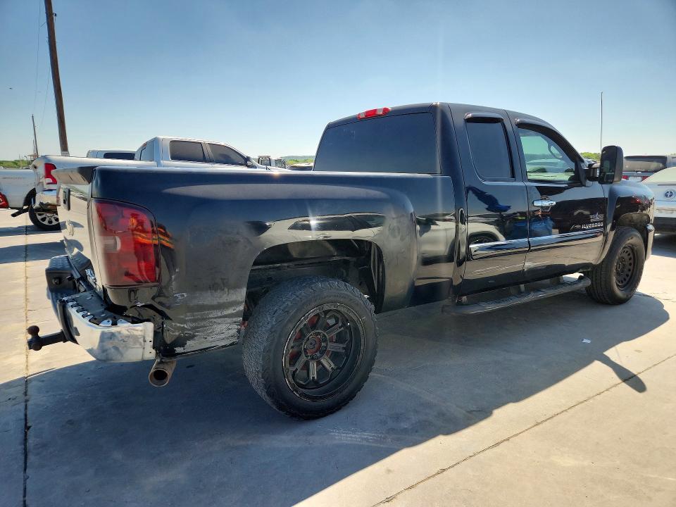Photo 3 from auction – 2010 CHEVROLET SILVERADO with VIN 1GCSCSE00AZ289494