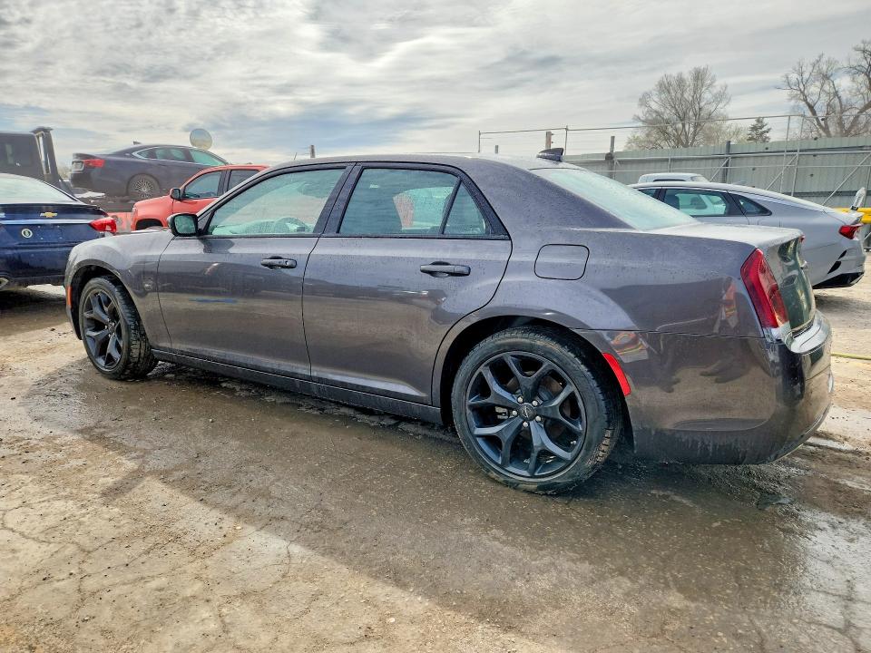 Photo 2 from auction – 2022 CHRYSLER 300 with VIN 2C3CCABG8NH206372