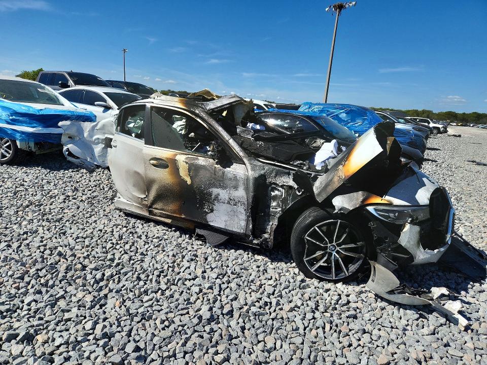 Photo 4 from auction – 2020 BMW 330I with VIN 3MW5R1J00L8B22560