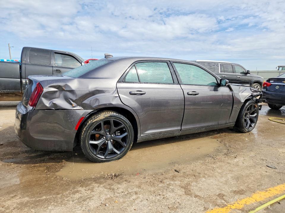 Photo 3 from auction – 2022 CHRYSLER 300 with VIN 2C3CCABG8NH206372