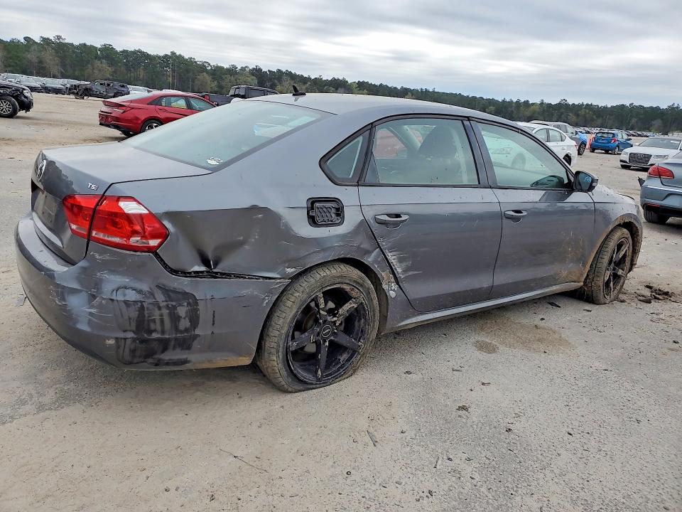 Photo 3 from auction – 2015 VOLKSWAGEN PASSAT with VIN 1VWAT7A39FC094283