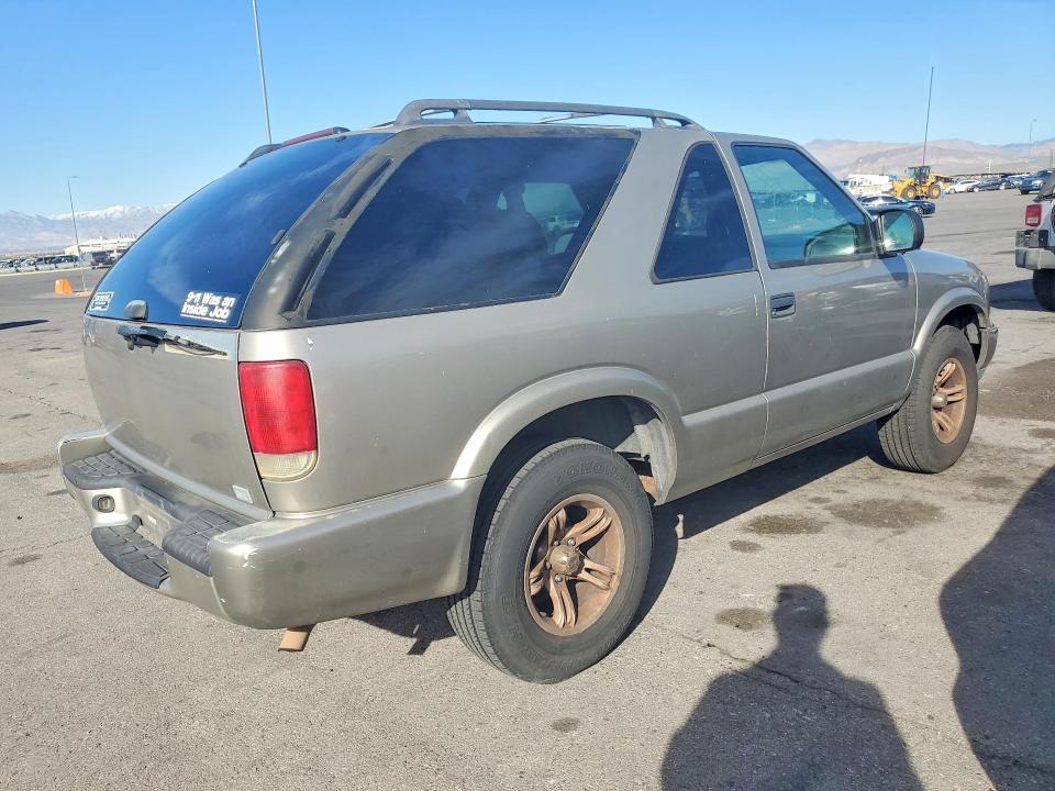 Photo 3 from auction – 2000 GMC JIMMY with VIN 1GKCS18W6YK221564