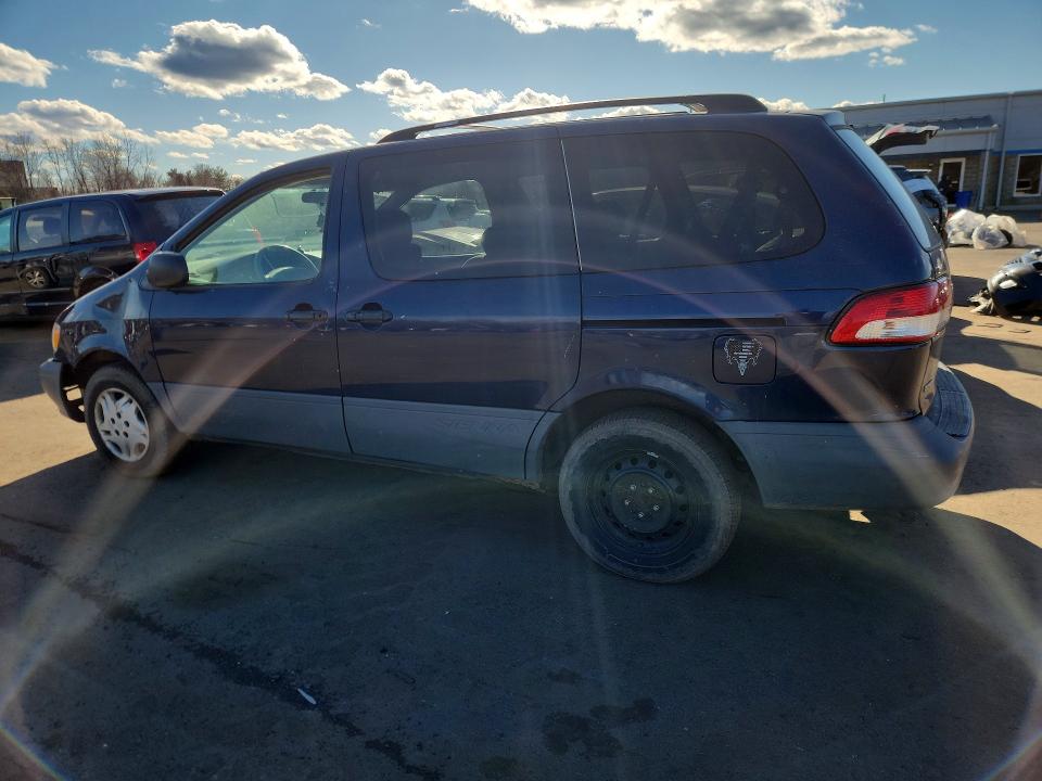 Photo 2 from auction – 2002 TOYOTA SIENNA with VIN 4T3ZF19C72U499774
