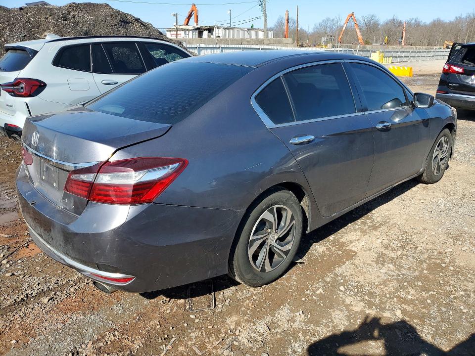 Photo 3 from auction – 2016 HONDA ACCORD with VIN 1HGCR2F30GA119138
