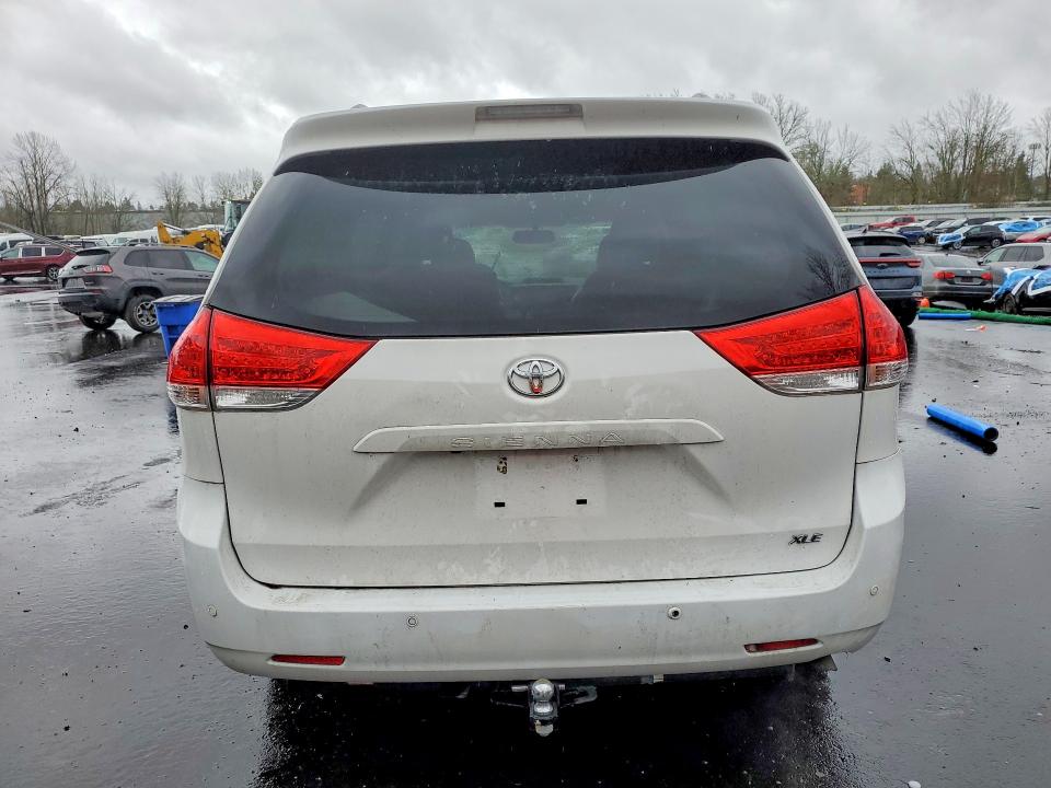 Photo 6 from auction – 2014 TOYOTA SIENNA with VIN 5TDYK3DC5ES466434