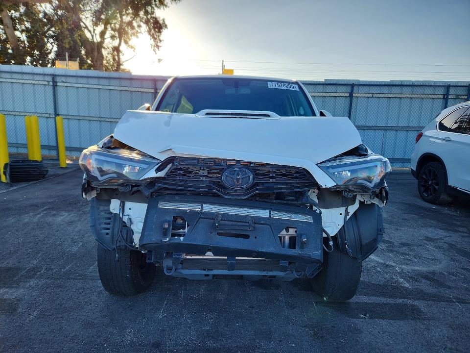 Photo 5 from auction – 2019 TOYOTA 4RUNNER with VIN JTEBU5JR6K5643770