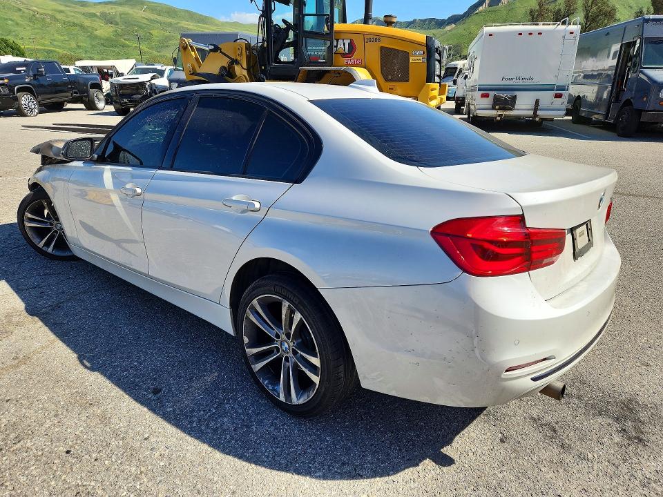 Zdjęcie 2 z aukcji – 2016 BMW 328 z VIN WBA8E9G54GNT84367