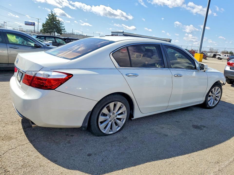 Photo 3 from auction – 2014 HONDA ACCORD with VIN 1HGCR2F8XEA025518