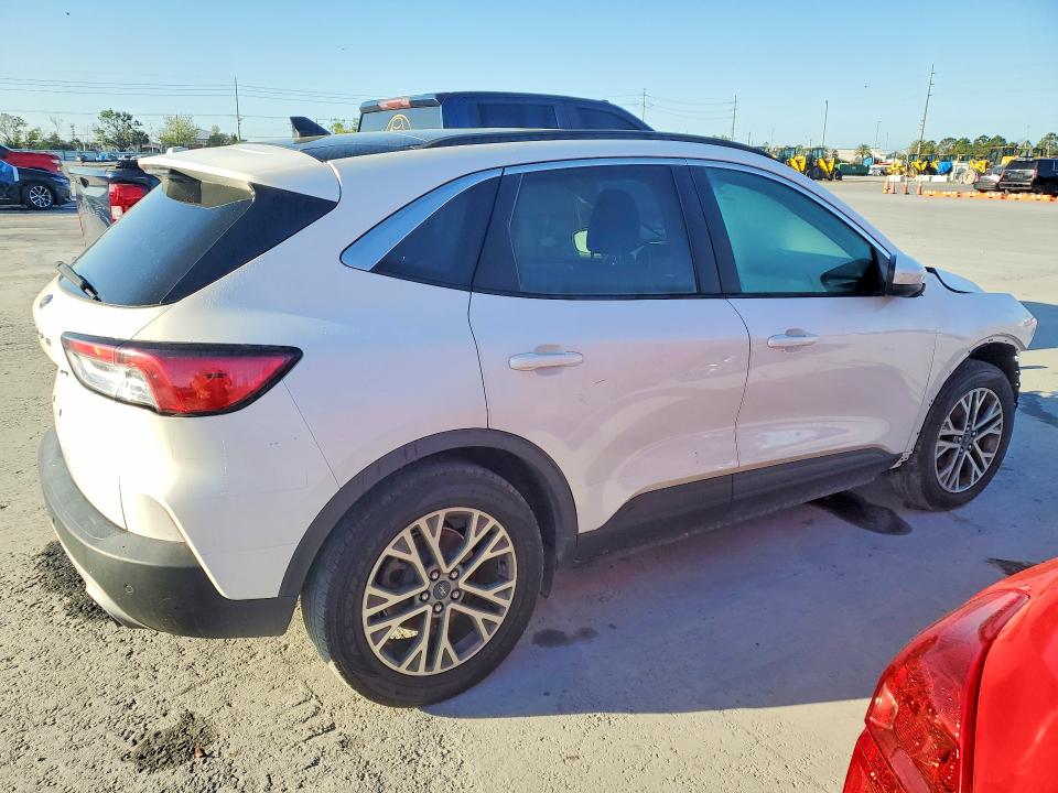 Photo 3 from auction – 2022 FORD ESCAPE with VIN 1FMCU0H68NUA07347