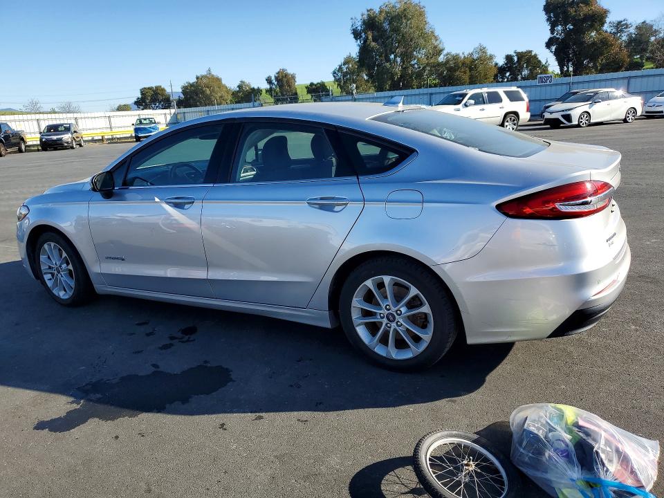 Photo 2 from auction – 2019 FORD FUSION with VIN 3FA6P0LU7KR179182