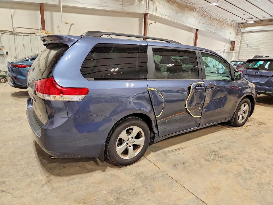 Photo 3 from auction – 2014 TOYOTA SIENNA with VIN 5TDKK3DC1ES465268