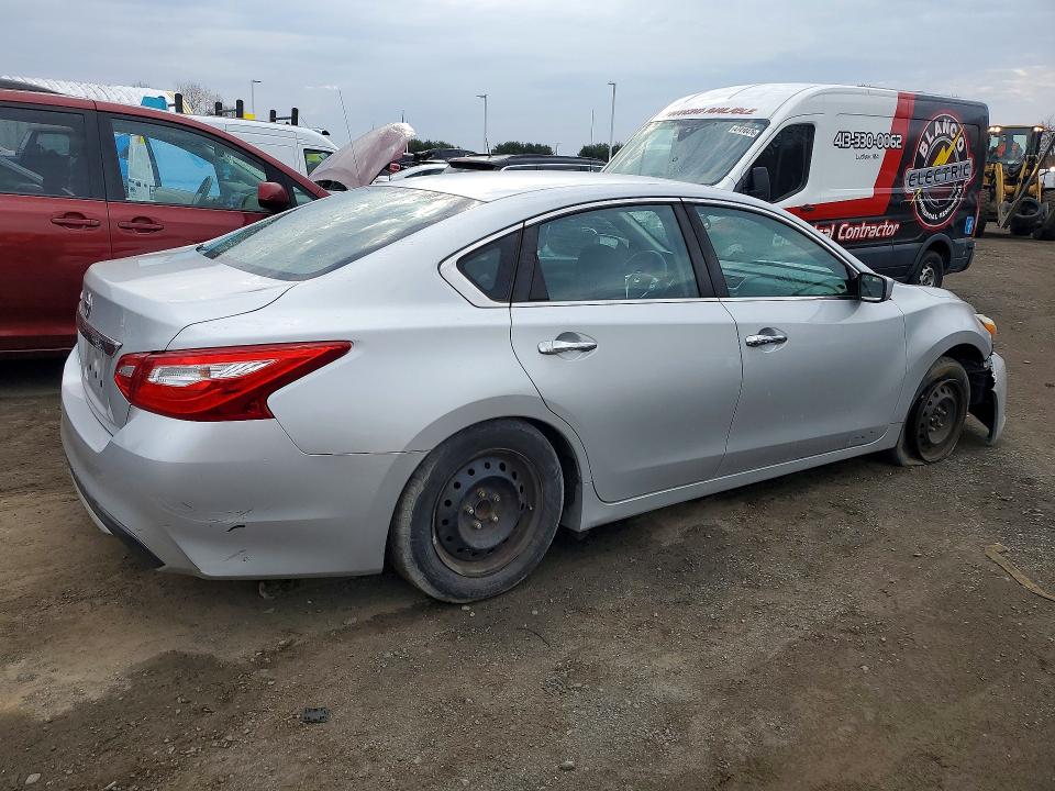Photo 3 from auction – 2017 NISSAN ALTIMA with VIN 1N4AL3AP7HC192767