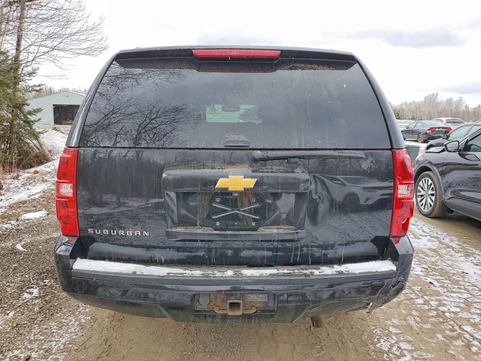 Photo 6 from auction – 2014 CHEVROLET SUBURBAN with VIN 1GNSKHE71ER100822