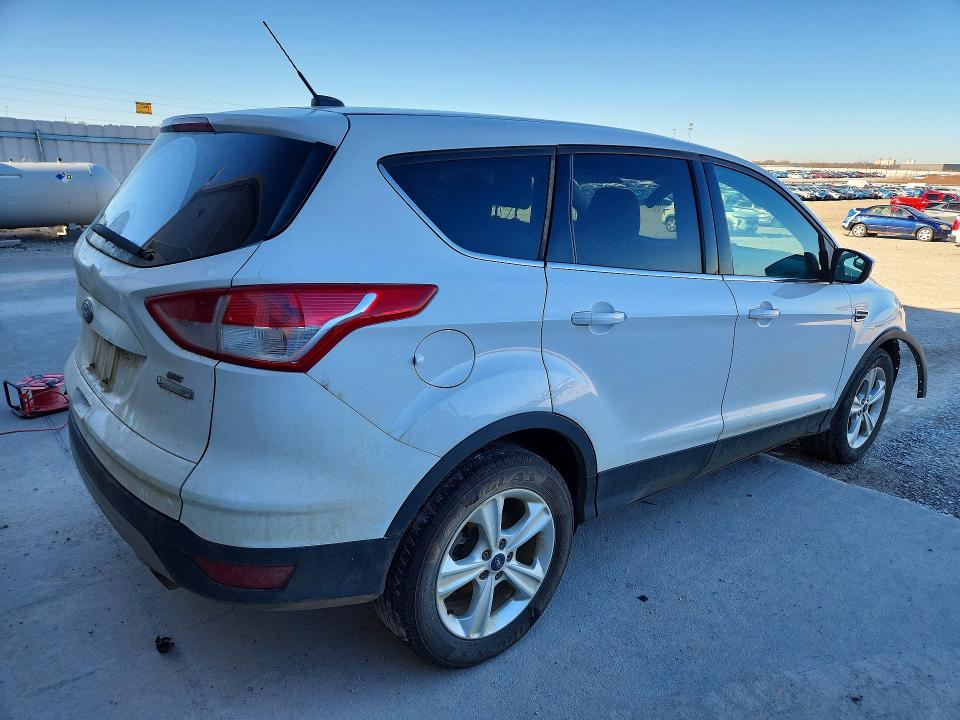Photo 3 from auction – 2016 FORD ESCAPE with VIN 1FMCU0GX8GUB83117