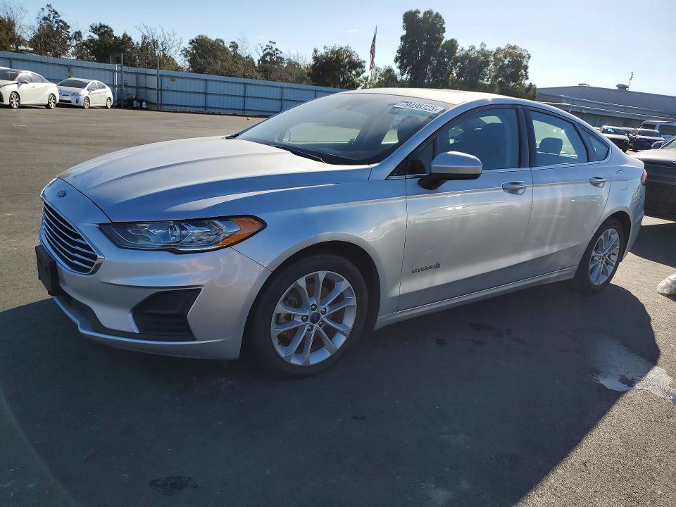 FORD FUSION 2019 with VIN 3FA6P0LU7KR179182 - Photo from auction