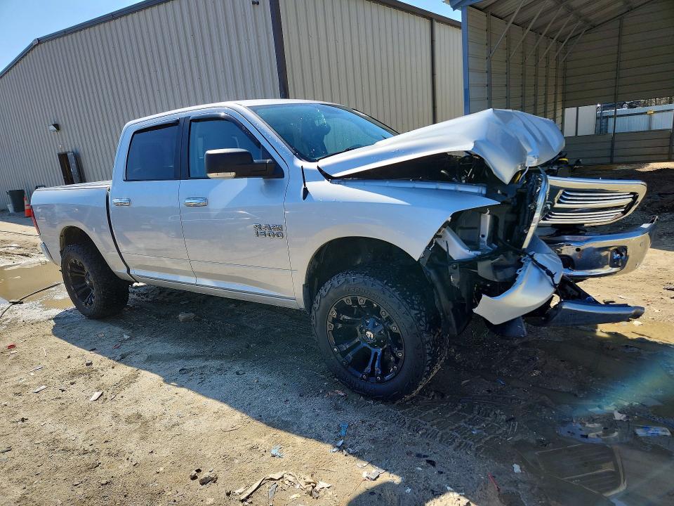 Фото 4 с аукциона – 2017 RAM 1500 с VIN 1C6RR7LG2HS763675