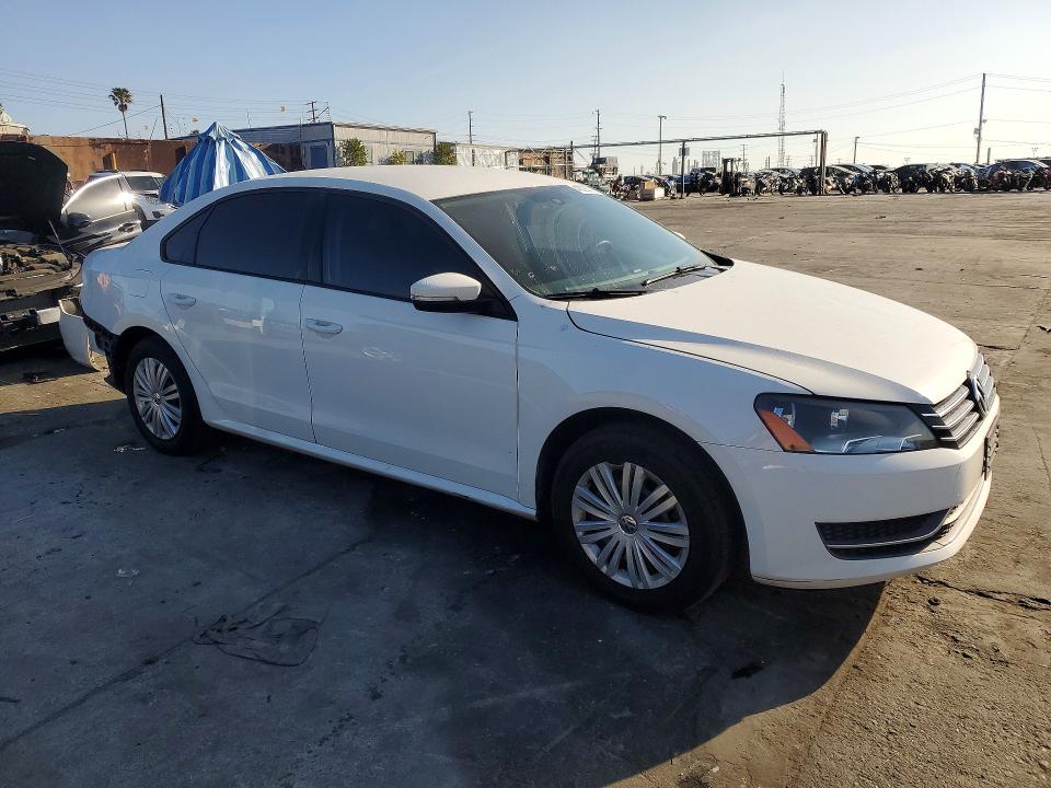 Photo 4 from auction – 2014 VOLKSWAGEN PASSAT with VIN 1VWAT7A33EC071032